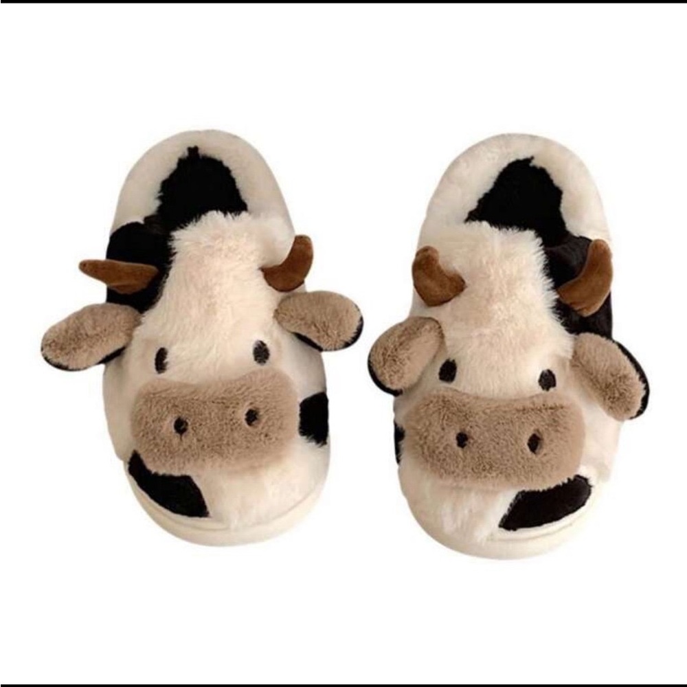 NWT / WOMENS COW SLIPPERS / SIZE 8